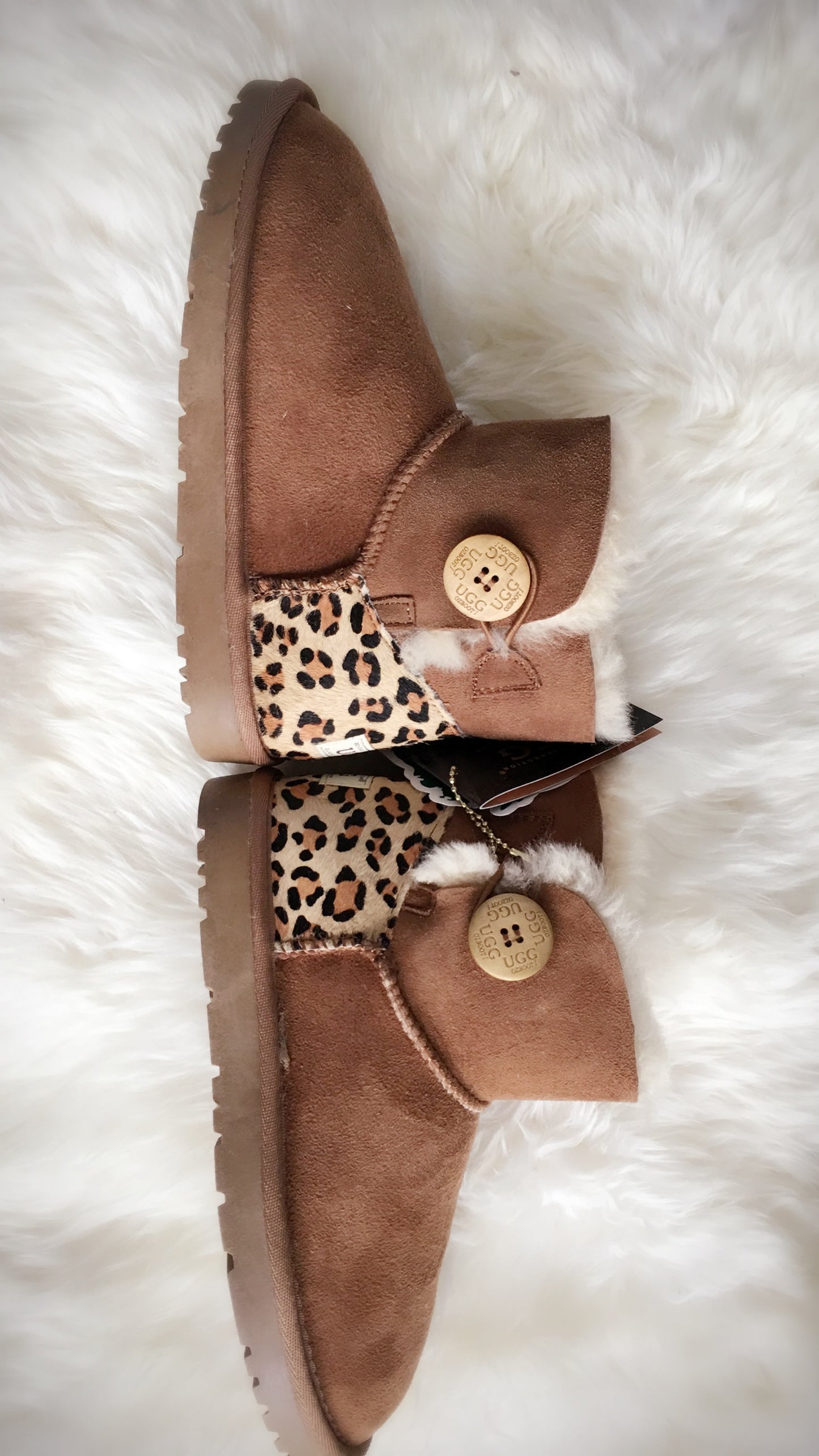 UGG Classic MINI Button Boots OB054