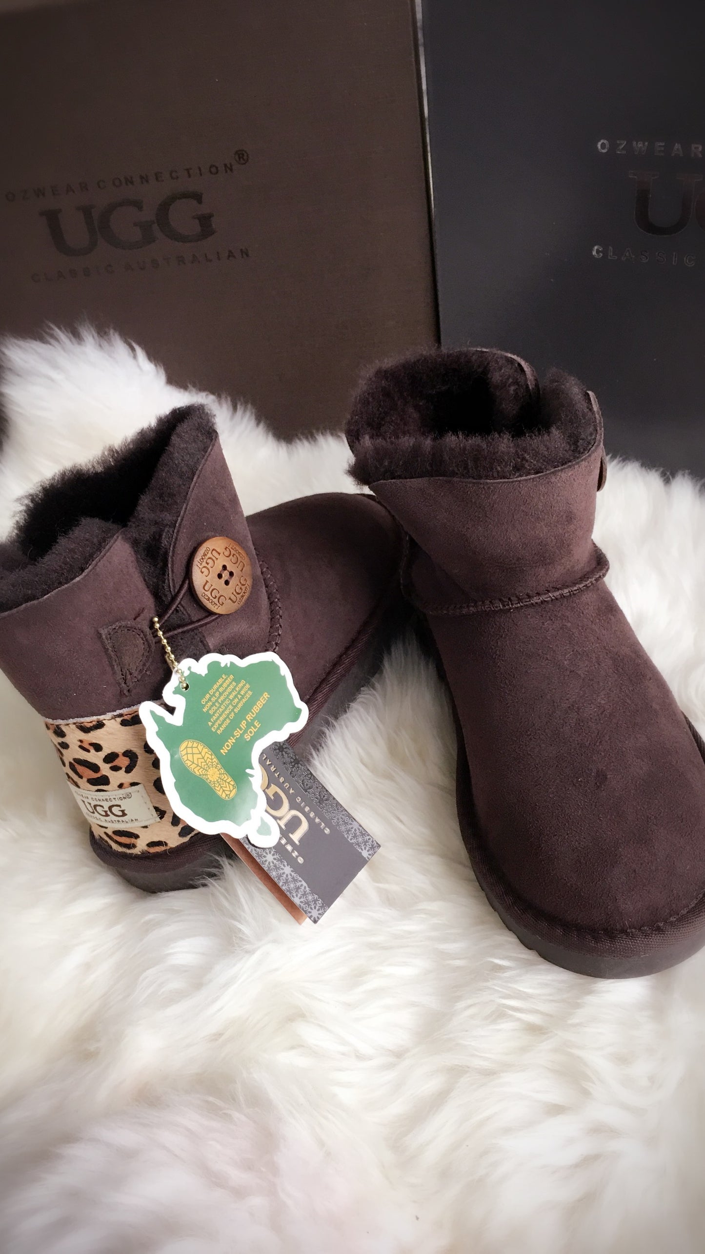 UGG Classic MINI Button Boots OB054