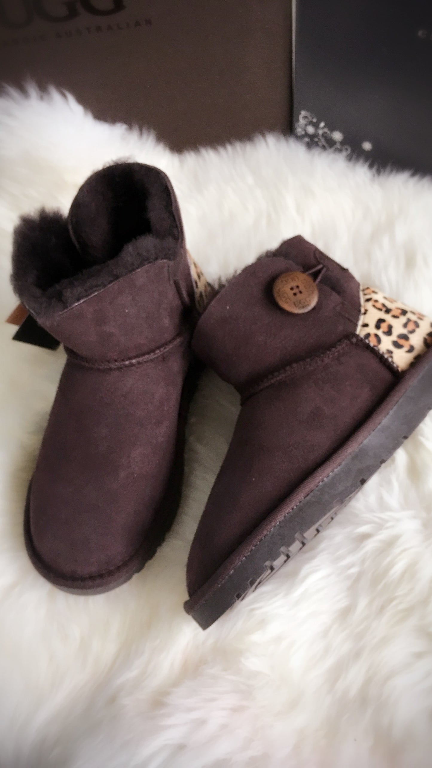 UGG Classic MINI Button Boots OB054