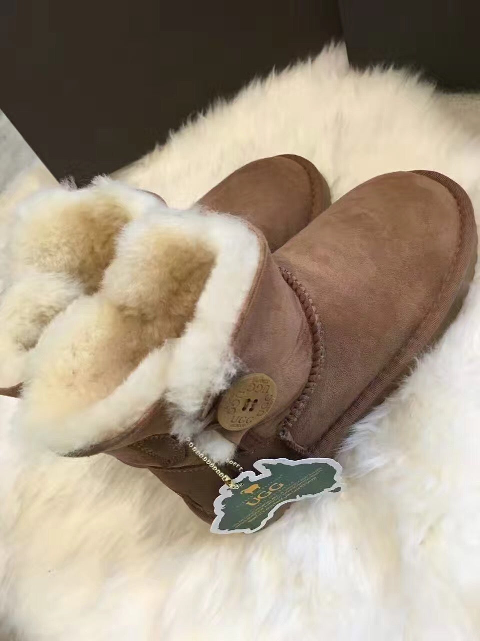 UGG Classic MINI Button Boots OB054