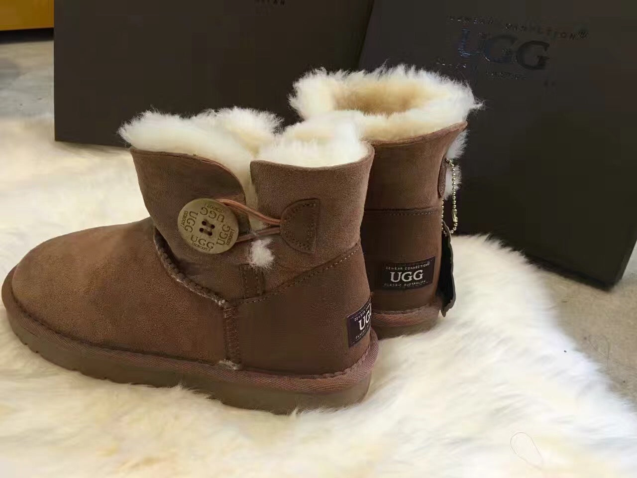 UGG Classic MINI Button Boots OB054
