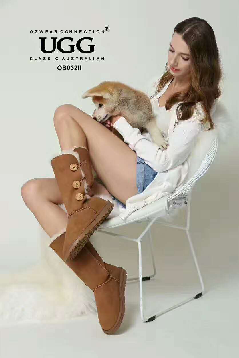 UGG Classic Three Button Boots OB032