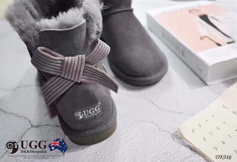 UGG Women's Mini Bailey Bow DK016