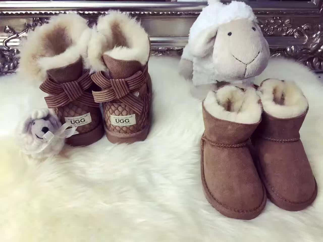 UGG Women's Bailey Bow Cordaroy Boots OB143