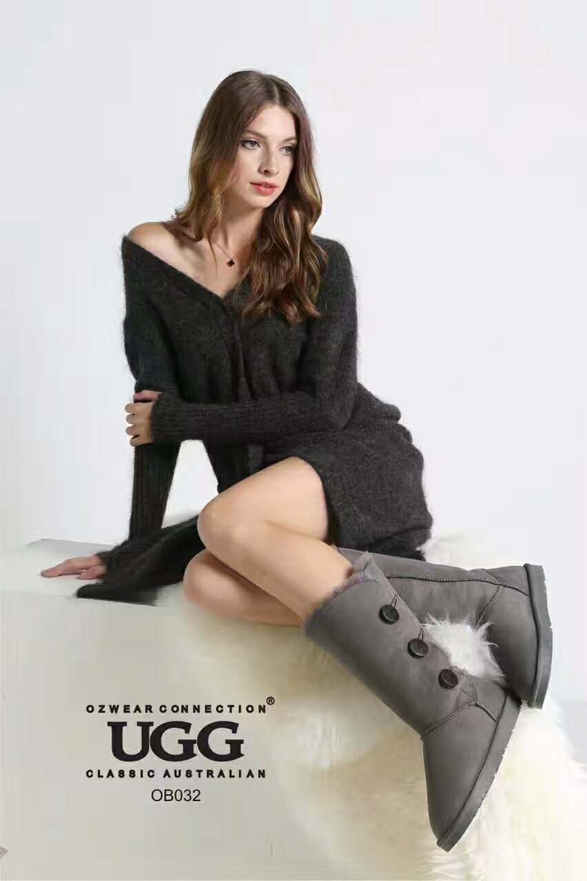UGG Classic Three Button Boots OB032